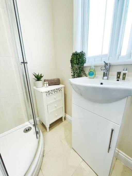 5 Bedroom, Sleeps 9 - Base To Explore Liverpool And Beyond Buitenkant foto