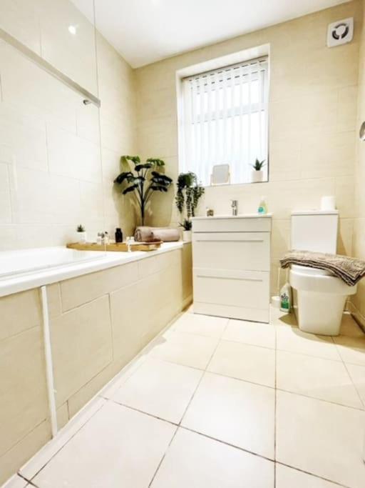 5 Bedroom, Sleeps 9 - Base To Explore Liverpool And Beyond Buitenkant foto